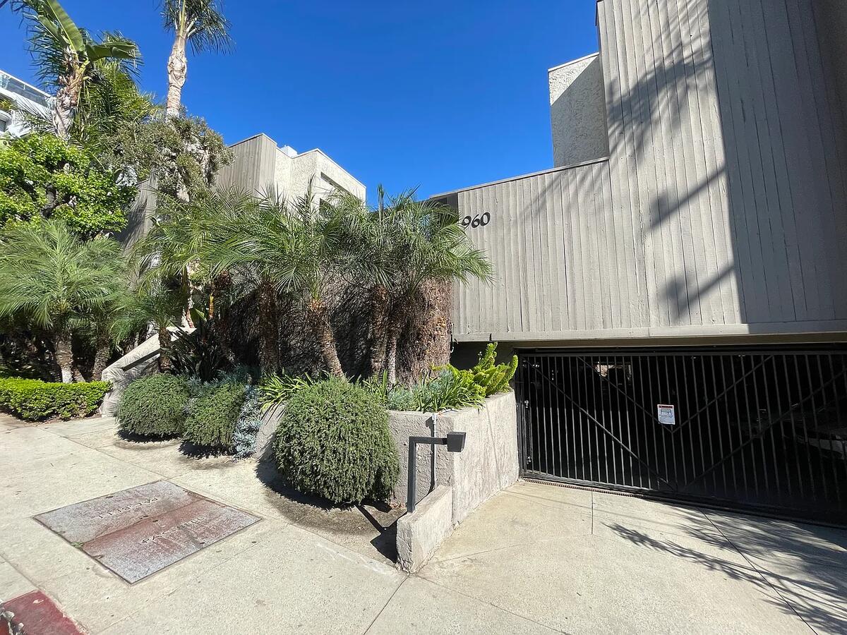 960 N San Vicente Blvd #12
