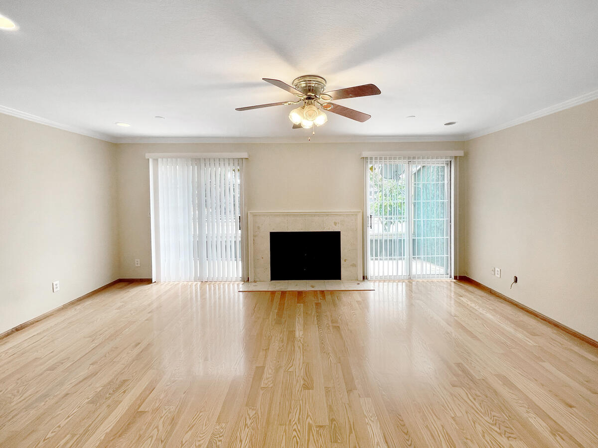 379 N. Mentor Ave #2