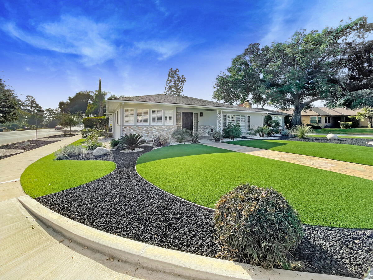 2510 Las Lunas St
